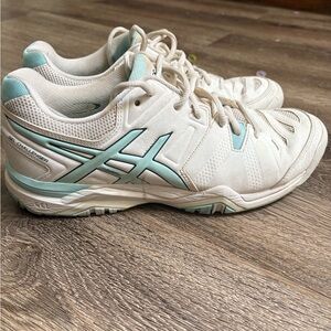 Women's ASICS White and Teal Athletic Shoes Gel challenger size 9